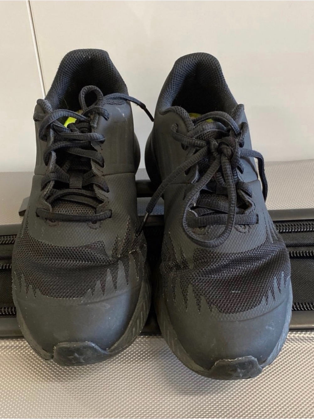 Nike Boys Star Runner 907254-005 Black Running Shoes Sneakers Size 4Y